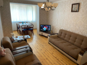 Satılır 2 otaqlı 90 m2 köhnə tikili İnşaatçılar m.