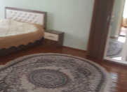 İcarəyə verilir 4 otaqlı 170 m2 yeni tikili Qax