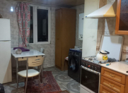 Satılır 3 otaqlı 75 m2 köhnə tikili İnşaatçılar m.