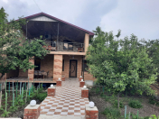 İcarəyə verilir 4 otaqlı 90 m2 həyət evi Qax