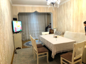 Satılır 2 otaqlı 70 m2 köhnə tikili Elmlər Akademiyası m.