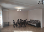 İcarəyə verilir 4 otaqlı 100 m2 köhnə tikili Neftçilər m.