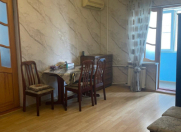 Satılır 2 otaqlı 45 m2 köhnə tikili Xalqlar Dostluğu m.