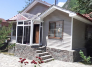 İcarəyə verilir 6 otaqlı 120 m2 həyət evi Qax