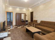 İcarəyə verilir 3 otaqlı 100 m2 yeni tikili 8 Noyabr m.