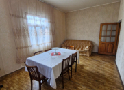 İcarəyə verilir 3 otaqlı 80 m2 həyət evi Nizami m.