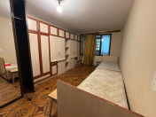 Satılır 3 otaqlı 100 m2 köhnə tikili Elmlər Akademiyası m.