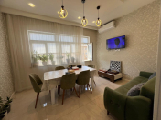 Satılır 3 otaqlı 90 m2 köhnə tikili Elmlər Akademiyası m.