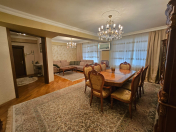 Satılır 4 otaqlı 130 m2 yeni tikili İnşaatçılar m.