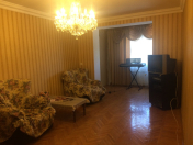 İcarəyə verilir 3 otaqlı 70 m2 köhnə tikili İnşaatçılar m.