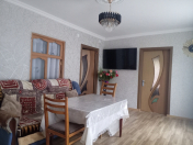 İcarəyə verilir 2 otaqlı 100 m2 həyət evi Qax