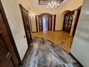 Satılır 4 otaqlı 260 m2 yeni tikili 28 May m.