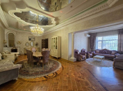 Satılır 11 otaqlı 1050 m2 həyət evi Nəsimi m.