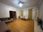 Satılır 4 otaqlı 120 m2 köhnə tikili Şərq Bazarı