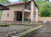 İcarəyə verilir 4 otaqlı 140 m2 bağ evi Qax