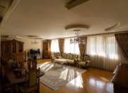 Satılır 5 otaqlı 155 m2 köhnə tikili 8 mkr