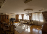 Satılır 5 otaqlı 150 m2 köhnə tikili 8 mkr