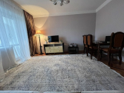 Satılır 3 otaqlı 90 m2 köhnə tikili İnşaatçılar m.