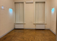 İcarəyə verilir 8 otaqlı 370 m2 ofis İçəri Şəhər m.