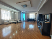 Satılır 3 otaqlı 170 m2 yeni tikili 28 May m.