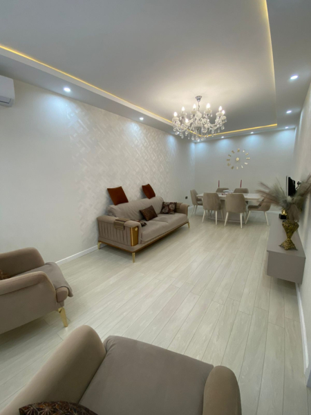 Satılır 5 otaqlı 130 m2 həyət evi Azadlıq prospekti m.