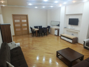 İcarəyə verilir 4 otaqlı 220 m2 yeni tikili 8 Noyabr m.