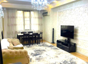 Satılır 3 otaqlı 136 m2 yeni tikili Tibb Universiteti