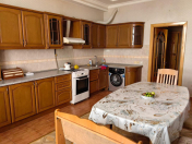 İcarəyə verilir 3 otaqlı 180 m2 yeni tikili 28 May m.