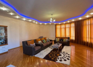 Satılır 4 otaqlı 240 m2 yeni tikili 28 May m.