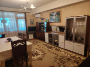 Satılır 2 otaqlı 70 m2 köhnə tikili Gənclik m.