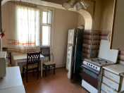 Satılır 3 otaqlı 90 m2 köhnə tikili İctimai telekanalı