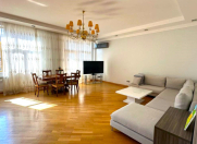 Satılır 4 otaqlı 200 m2 yeni tikili Səməd Vurğun parkı