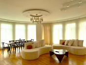 Satılır 4 otaqlı 200 m2 yeni tikili Ağ şəhər