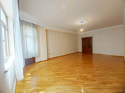 Satılır 3 otaqlı 125 m2 yeni tikili 28 May m.