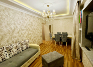 Satılır 2 otaqlı 80 m2 köhnə tikili Bakıxanov