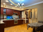 İcarəyə verilir 3 otaqlı 145 m2 köhnə tikili Yeni Yasamal