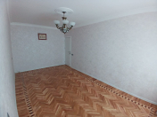 Satılır 4 otaqlı 108 m2 köhnə tikili İnşaatçılar m.