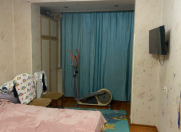 Satılır 4 otaqlı 90 m2 köhnə tikili Gənclik m.