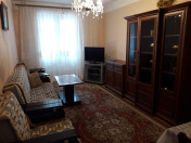 Satılır 2 otaqlı 65 m2 köhnə tikili Xalqlar Dostluğu m.