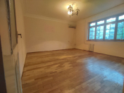Satılır 4 otaqlı 100 m2 köhnə tikili Şah İsmayıl Xətai m.