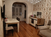 Satılır 2 otaqlı 60 m2 köhnə tikili Əhmədli m.