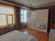 Satılır 4 otaqlı 125 m2 köhnə tikili İnşaatçılar m.