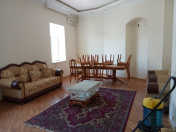 Satılır 3 otaqlı 120 m2 köhnə tikili İçəri Şəhər m.