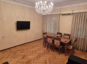 İcarəyə verilir 3 otaqlı 75 m2 köhnə tikili Gənclik m.