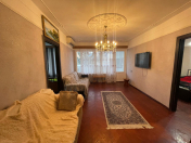 Satılır 3 otaqlı 90 m2 köhnə tikili 28 May m.