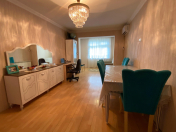 Satılır 4 otaqlı 90 m2 köhnə tikili Xalqlar Dostluğu m.