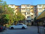 Satılır 2 otaqlı 65 m2 köhnə tikili Şah İsmayıl Xətai m.