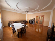 İcarəyə verilir 4 otaqlı 170 m2 yeni tikili Nəsimi r.