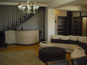 İcarəyə verilir 4 otaqlı 190 m2 yeni tikili Gənclik m.