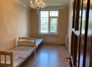 İcarəyə verilir 3 otaqlı 250 m2 köhnə tikili Yeni Yasamal